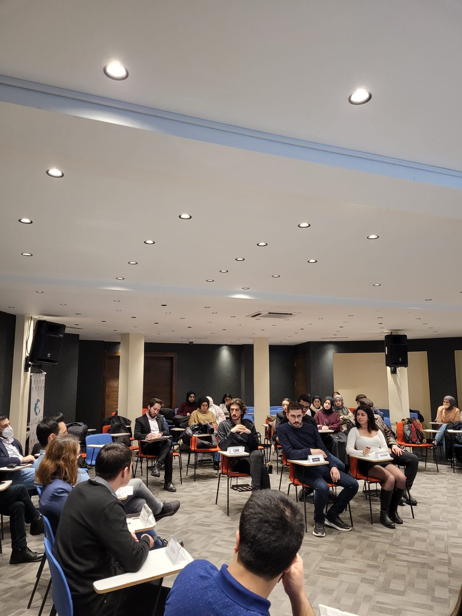 AsbuSks's tweet photo. ASBÜ Uluslararası İlişkiler ve Diplomasi Araştırmalar Öğrenci Topluluğu ile  ASBÜ Stratejik Araştırmalar Öğrenci Topluluğu birlikte  I. Uluslararası  ilişkiler Simülasyonu programını düzenlediler. @ASBUedu @asbu_uidat  @AsbuSat https://t.co/dCYLFqdLFN