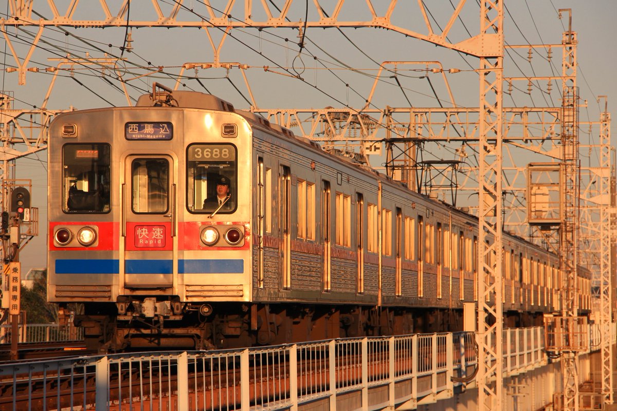 expresstokiwa's tweet photo. #1日1枚電車画像
#京成電鉄
#3668F

6年前の今日はオレンジ色に染まった3600形を撮った
2017-01-10　1566K　快速　西馬込行 https://t.co/MTuUIucpYC