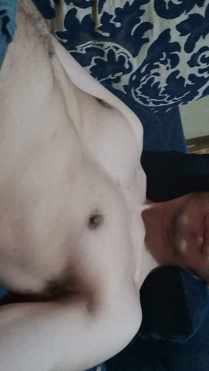 HeterosGT2022's tweet photo. Rico hetero alto, flaco y desnalgado de la capital está uuuufff 🔥
+150 likes y publicamos sus fotos y también hay videos...
Pidan por DM sus peticiones https://t.co/0ClEZOi7cO