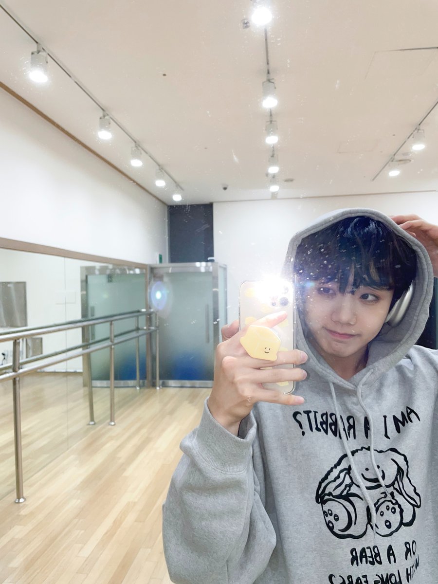 TRENDZ_OFFCL's tweet photo. [#하빛]

프렌드지~~😘
남은 하루도 하삐하게 화이팅!!🤍

#FROM_TRENDZ #TO_FRIENDZ #TRENDZ #트렌드지 #하.화.선 #언제일까요 #때는 #바야흐로 #작년 #남.하.하.하 https://t.co/f2JgGkwi4i