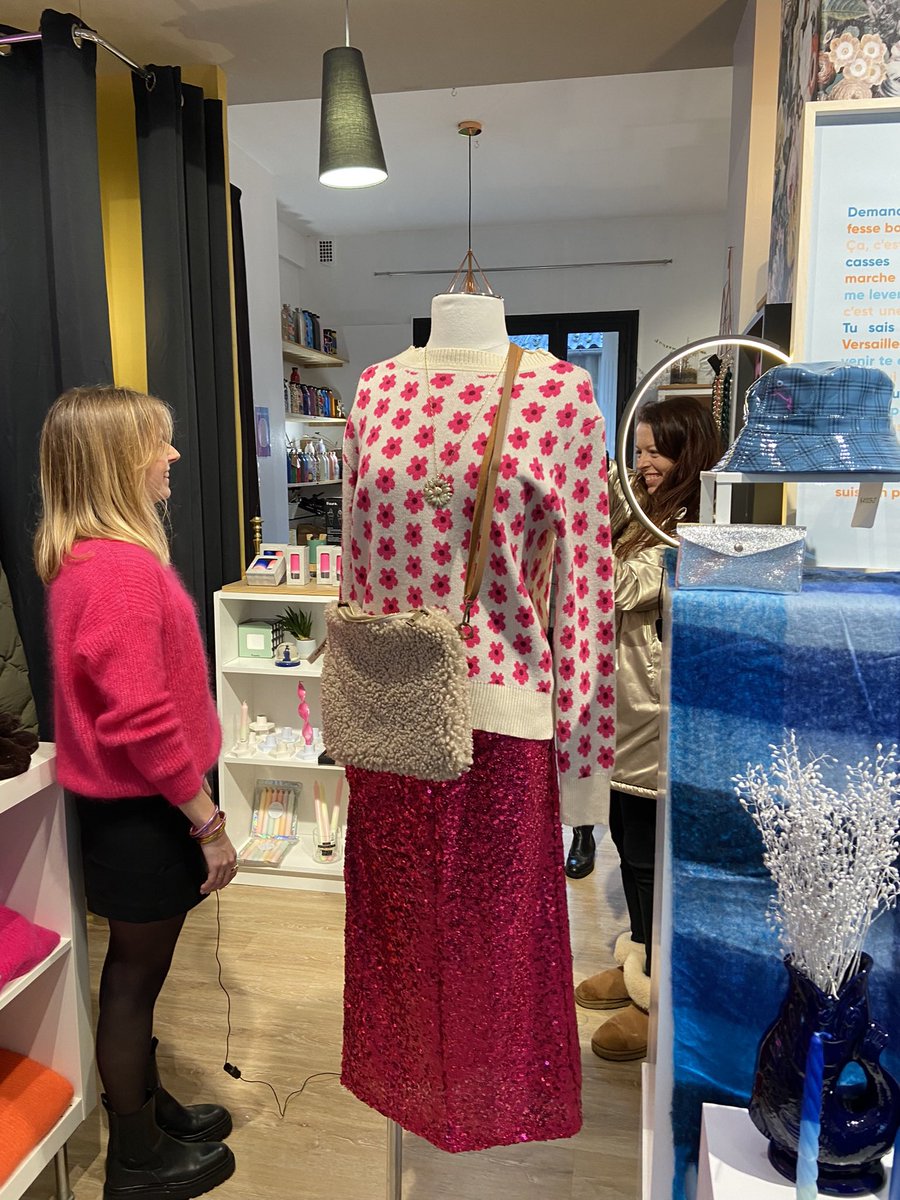 karelleherm's tweet photo. Nouvelle année ✨ nouveaux projets
Un peu de #teasing
Qques indices 🔍 :
#commerces #attractivite #miseenlumiere #video 📹 #artisan #brest #brestoise #brestois #coeurdemetropole #centreville
Toujours pas trouvé ?! 🤔🤔
Alors voici quelques photos 📸📷
#brestlifeshopping https://t.co/MRxKtNiKs6