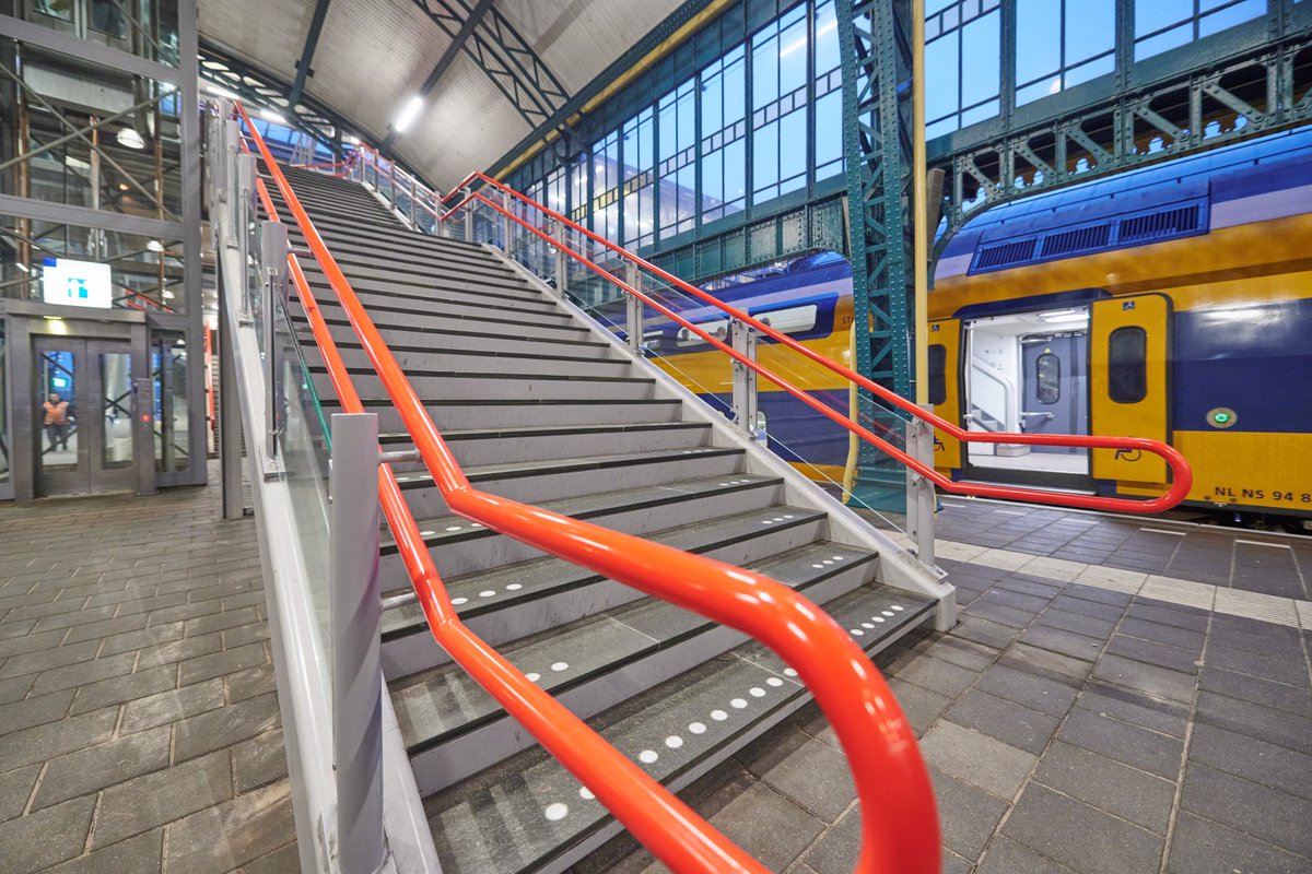 Van Ee Staal tweet media