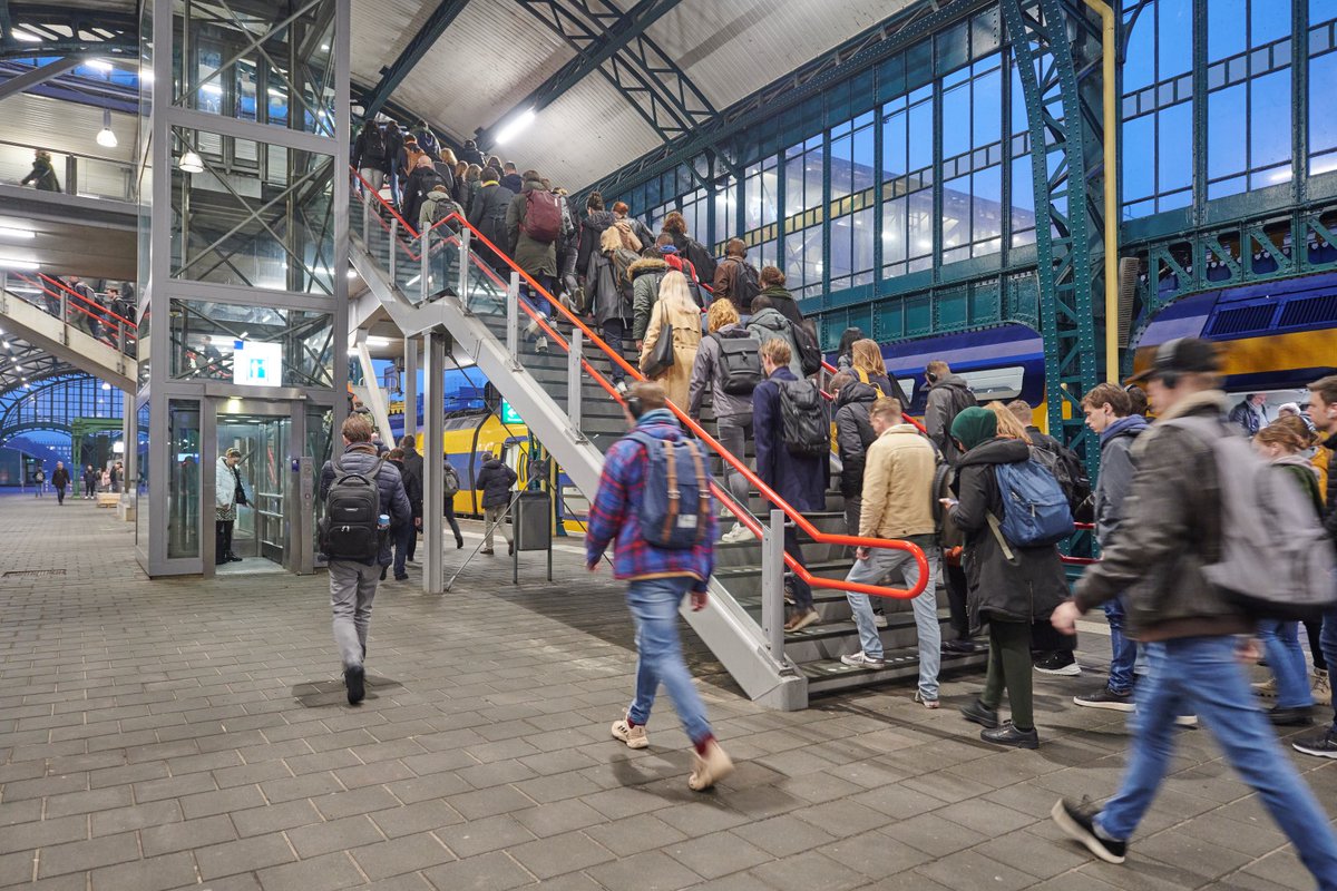 Van Ee Staal tweet media