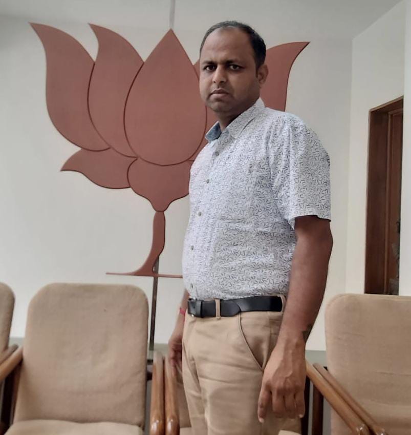 પુર્વ છોટાઉદેપુર નગરપાલિકા સભ્યશ્રી મહેન્દ્રસિંહ અંબાલિયાને જન્મદિવસની અઢળક શુભેચ્છાઓ પાઠવું છું. આપનું જીવન સદાય સ્વસ્થ રહે અને ઇશ્વર આપને દિર્ઘાયુ પ્રદાન કરે એવી પ્રાર્થના કરું છું.