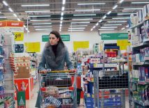 #onlinemarketing #social #media Zo word jij beïnvloed in de supermarkt: 3 effectieve nudges: Je komt ze steeds vaker tegen: nudges. Van smileys op de energierekening die ons de thermostaat naar beneden laat draaien, tot de bro.. dld.bz/jBSXm