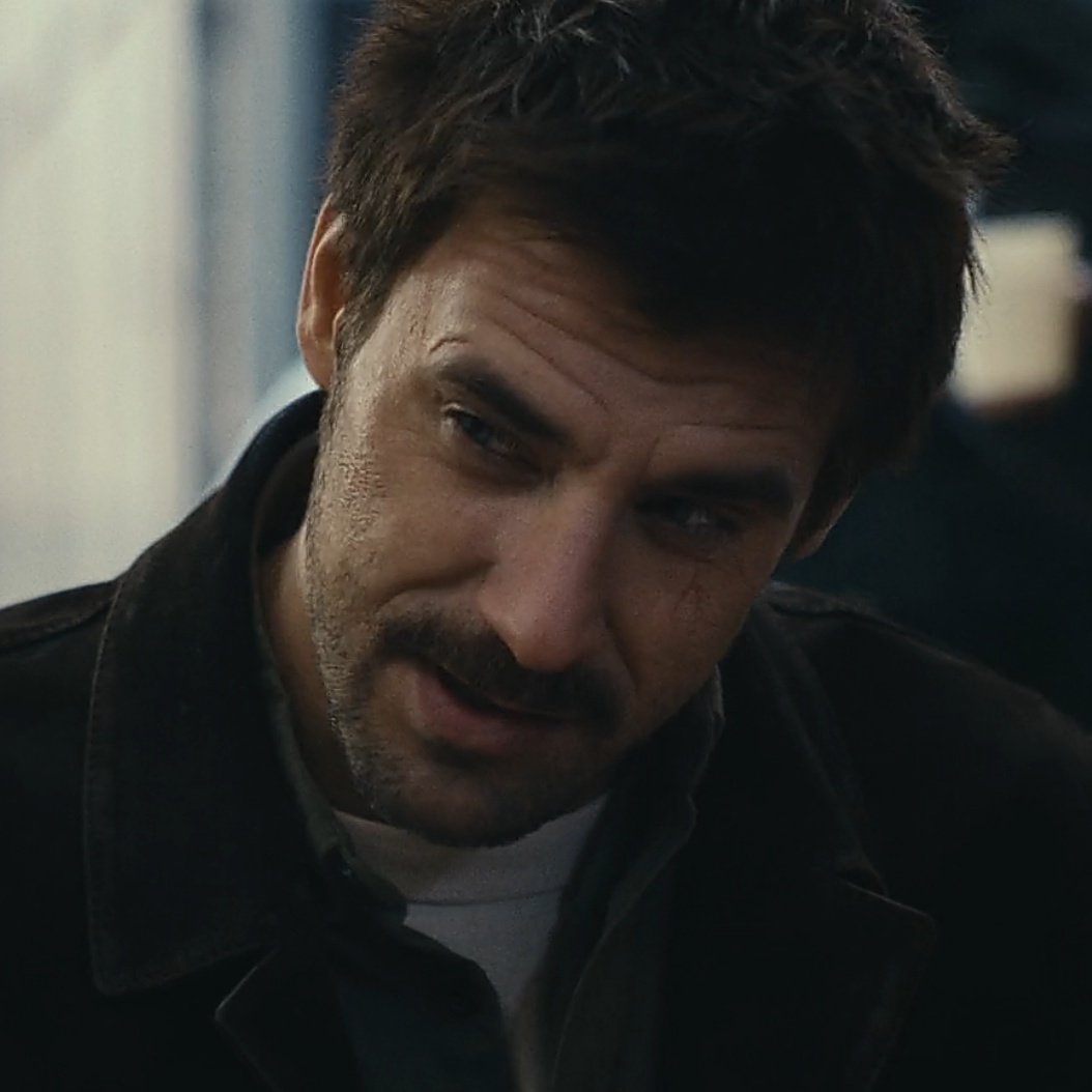 #смиргром #гтд 
Сдвгшные хэды по мотивам моей жизни
У Юры просто отвратильный почерк. Точнее, его нет вообще. Он пишет по-разному в зависимости от ручки, настроения и фазы луны. Но всегда быстро и коряво, периодически пропуская буквы и слова
Отчеты ему писать не дают