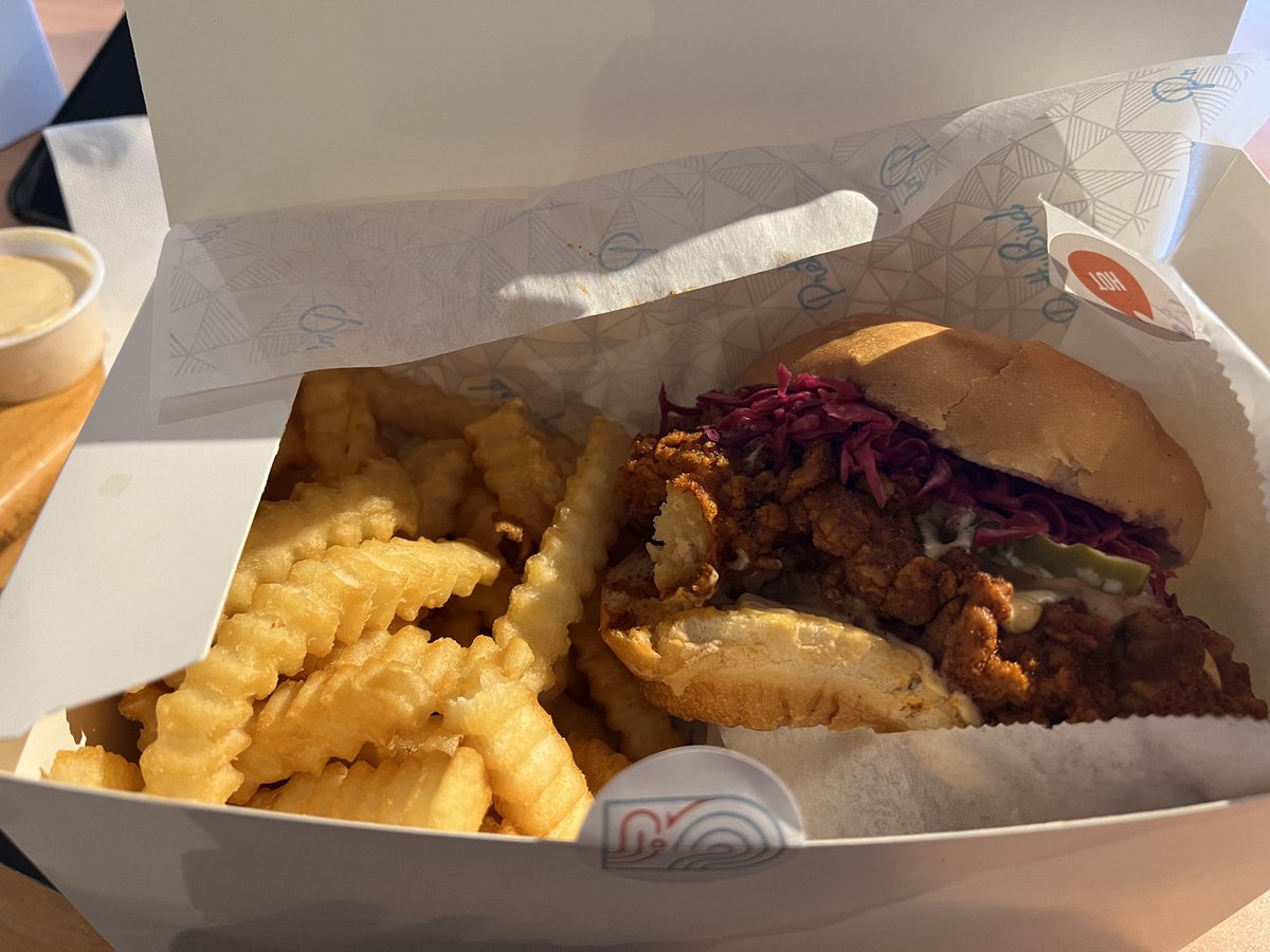 SFMarMendoza's tweet image. But also loved #PrettyBird 🐣and #RedIguana 😍 #SLC #tweats 😋