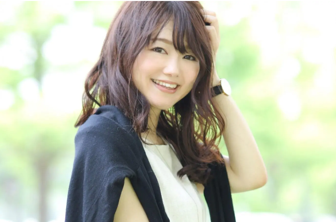 ampule_career's tweet photo. 「COLORFULLY CONTEST 2022」でグランプリに輝いた南遥菜さん。@COLORFULLY_Mag 

”「好きなことで起業・フリーランス」という働き方を知ったことが、自分自身の働き方について考えるきっかけになりました。”

👇そんな南さんの本音が詰まったインタビュー記事は、リプ欄へ👇 https://t.co/wztDaczxii