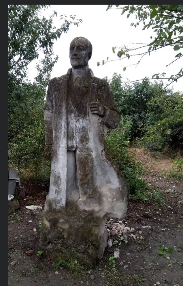 EsmiraTurk's tweet photo. **The statue of the Great Leader Muhammad Amin Rasulzade, the founder of the Azerbaijan People's Republic, in a dilapidated state in Khachmaz district.** https://t.co/YDgnas7XpB