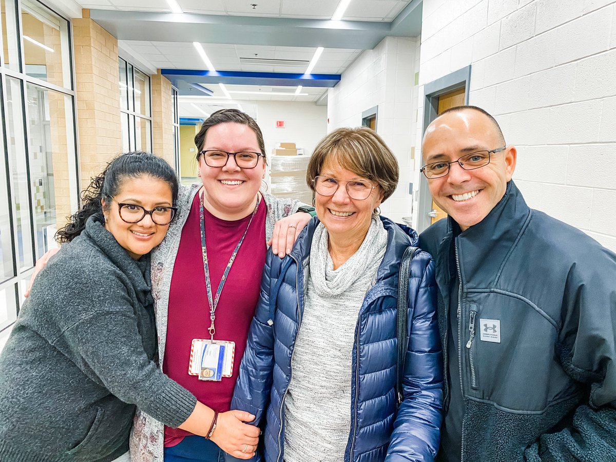 finnegan54321's tweet image. Have you met this DREAM TEAM? I call them the FABULOUS FOUR! They exude &amp;amp; beam JOY b/c of their heart of service to our BIS families &amp;amp; community! 💙 THANK YOU, difference makers! @BISHuskyPride #servantleaders #ImpactThatMatters #collaboration