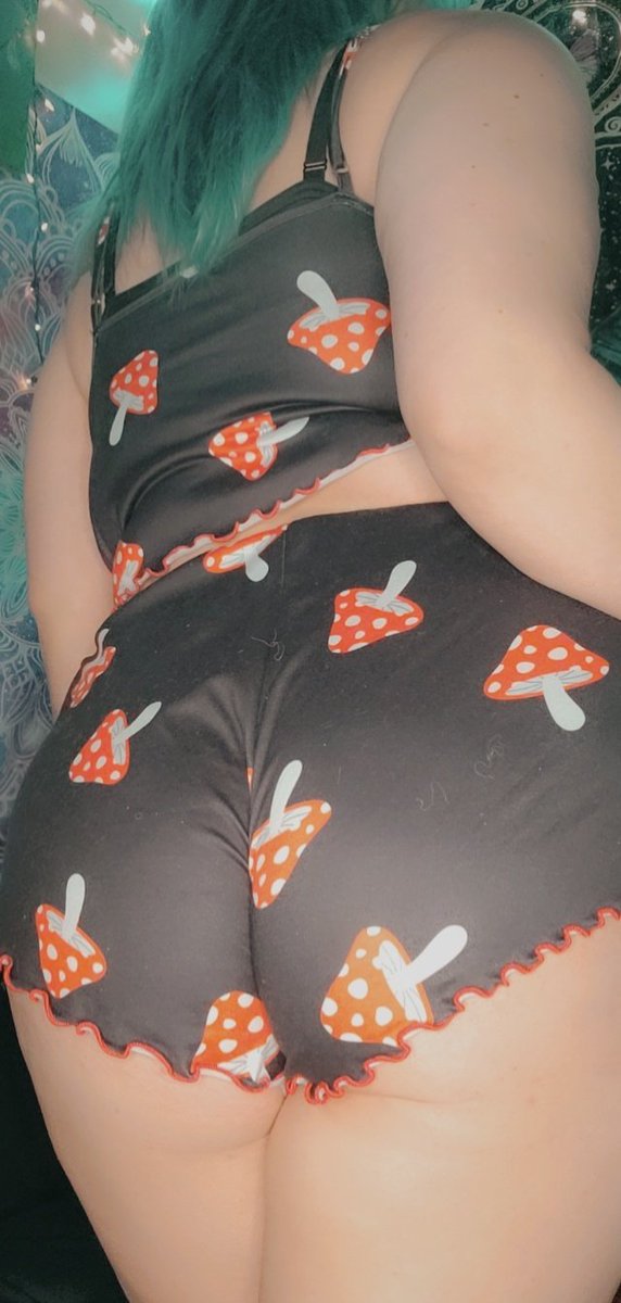 DazedDani69's tweet image. 🍄 booty Monday. 😏 
RT/like if you are happy to see me on your feed.  💋
BLOCK me if you&apos;re not 👅🖕  
#vibes4daze #vibinwithdani #2023vibes  #dazeddani69