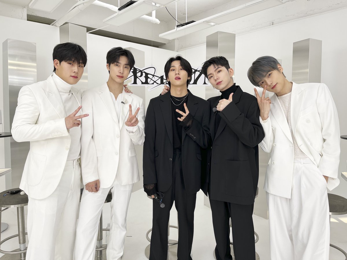 deazakiarn's tweet photo. Do you all agree with me right? that "Beautiful Liar" is very enjoyable even though you just heard it for the first time? The concept of this song is also really cool, it's hard not to watch the MV many times. 

#MONSTAX #BeautifulLiar #MXBackBack @OfficialMonstaX @MyKshopper https://t.co/Gkvevxpzh5
