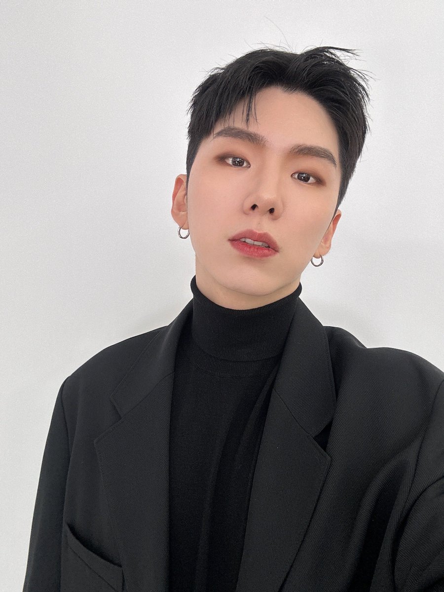 deazakiarn's tweet photo. And KIHYUN, OMG, why is he doing this to me? Did he think i wouldn't fall in love again? Idk who gave that hairstyle, but CONGRATS!! you've made my heart so much happy 🔥🔥🔥 Basically! They are so awesome!!!

#MONSTAX #BeautifulLiar #MXBackBack @OfficialMonstaX @MyKshopper https://t.co/CH39mSm6kG
