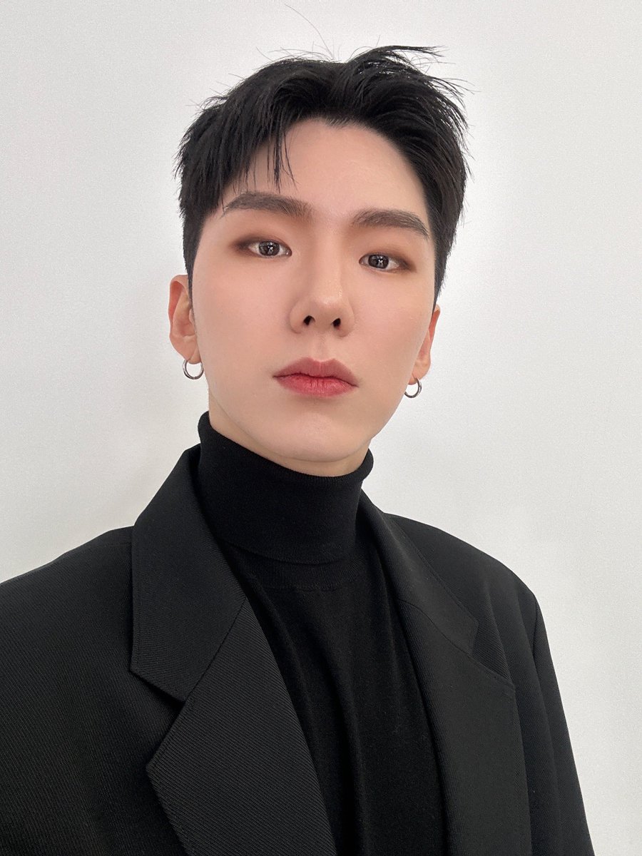 deazakiarn's tweet photo. And KIHYUN, OMG, why is he doing this to me? Did he think i wouldn't fall in love again? Idk who gave that hairstyle, but CONGRATS!! you've made my heart so much happy 🔥🔥🔥 Basically! They are so awesome!!!

#MONSTAX #BeautifulLiar #MXBackBack @OfficialMonstaX @MyKshopper https://t.co/CH39mSm6kG