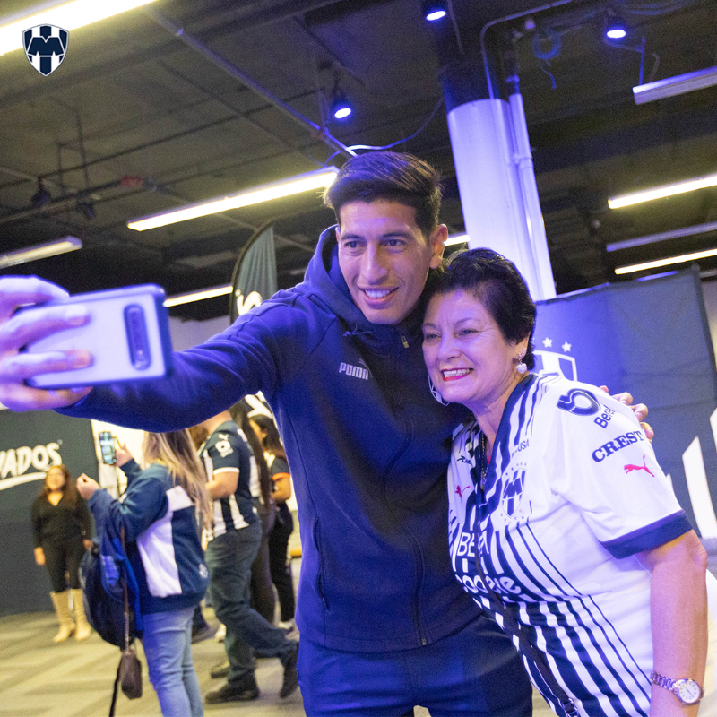 Rayados's tweet photo. ¡Gran experiencia con los #RayadosTexanos en el #RayadosFest de Austin! 💙 🤠
¡Gracias por acompañarnos! 🫶🏼🇫🇮 ¡Nos vemos mañana en el partido! ⚽