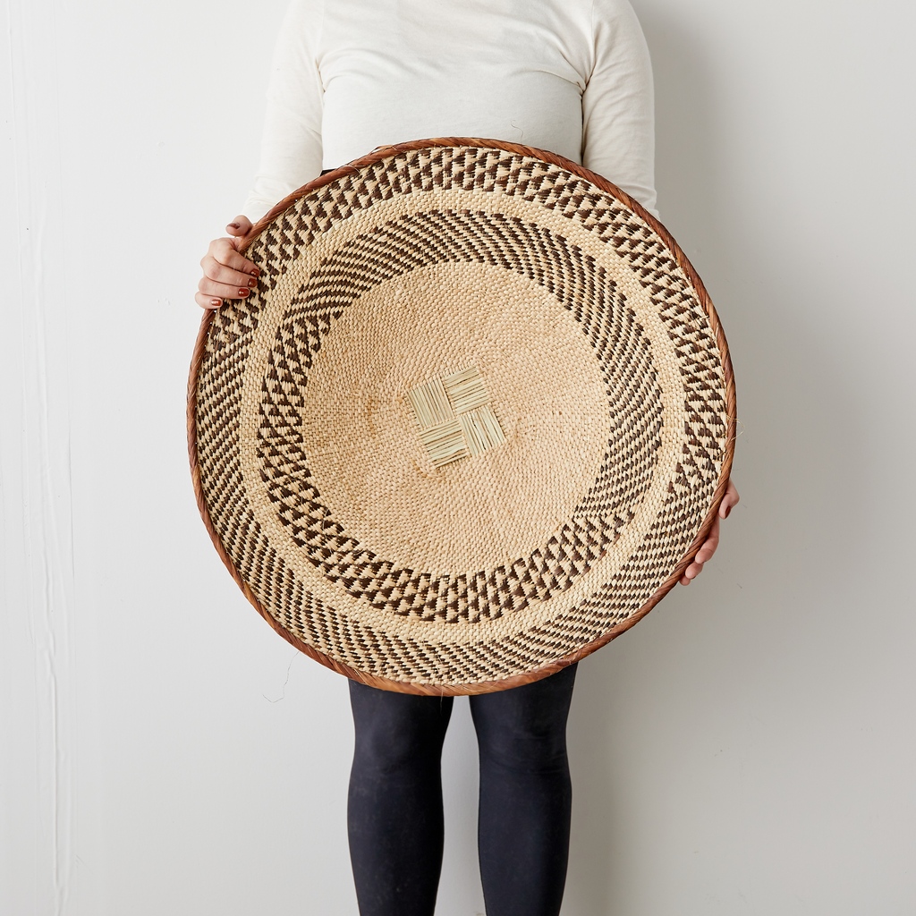 Kanjuinteriors's tweet photo. Did you know that our Binga Patterned Flat Baskets come in 5 sizes? See our Instagram stories for kanju's step-by-step guide on how to design your own basket wall. 

https://t.co/RFuHdryeZR https://t.co/zw7UYnysm2