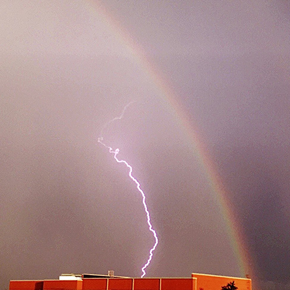 JAErwin8's tweet photo. @BraydenCreation Let it rain!!! https://t.co/yOy2vxBSpS