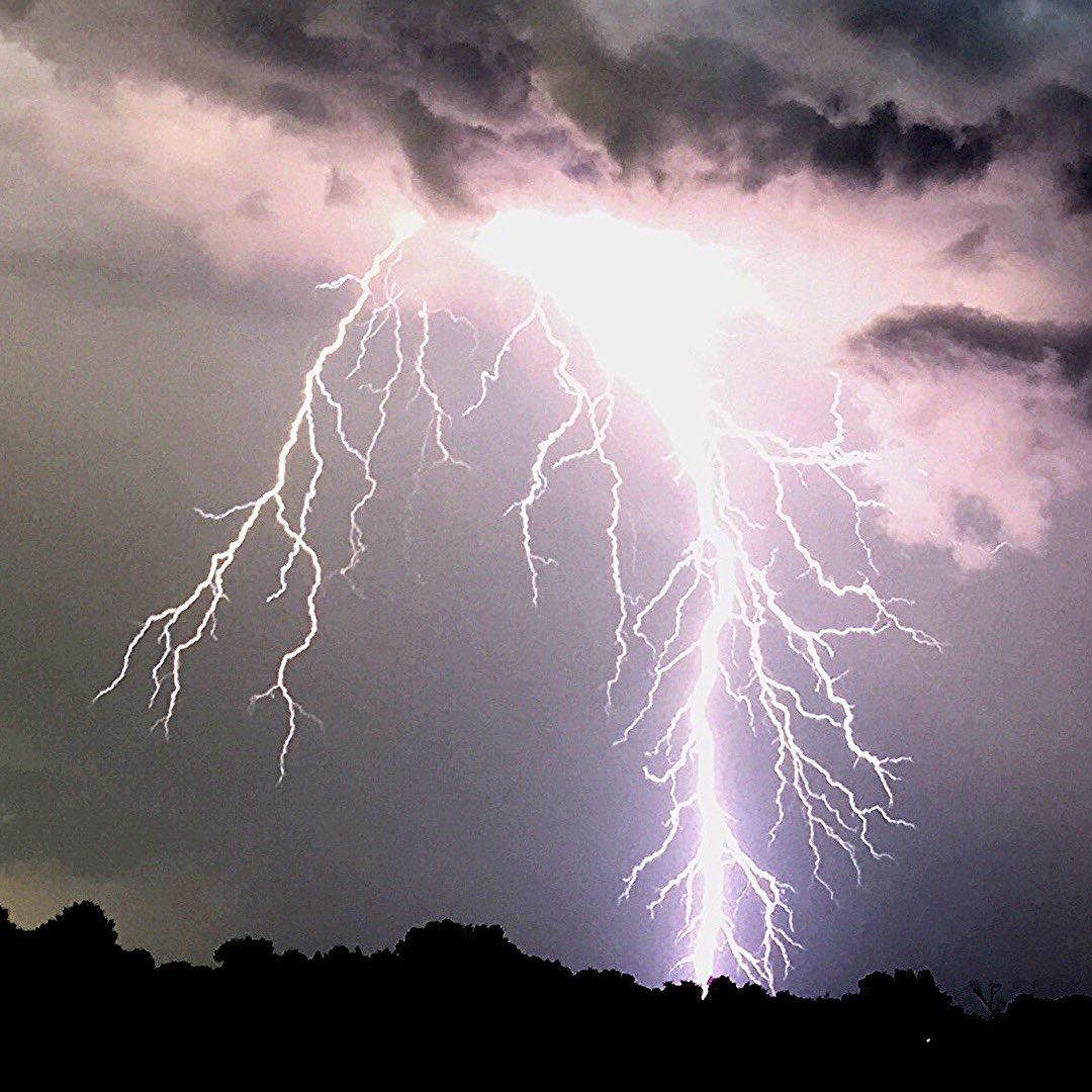 JAErwin8's tweet photo. @BraydenCreation Let it rain!!! https://t.co/yOy2vxBSpS