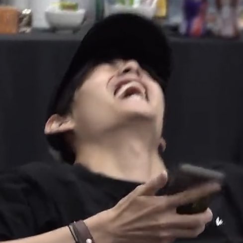 no one:
literally no one:
taehyung on weverse: