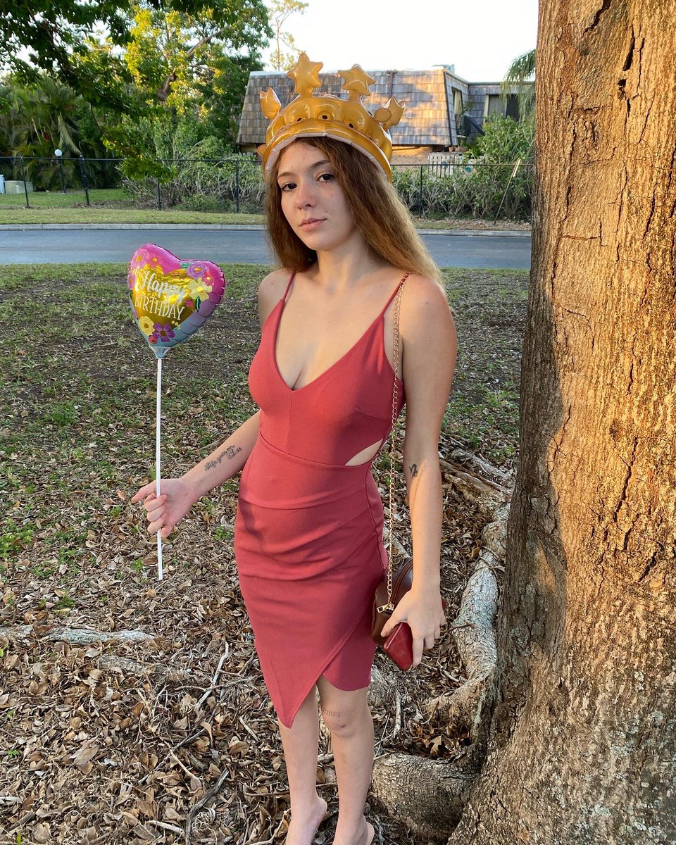 littlestlily04's tweet photo. Happy birthday to me 🎂🎉🎁❤️ send me a gift to my cash app if you want! https://t.co/076rYQGNb8 https://t.co/ipzOWlCUNv