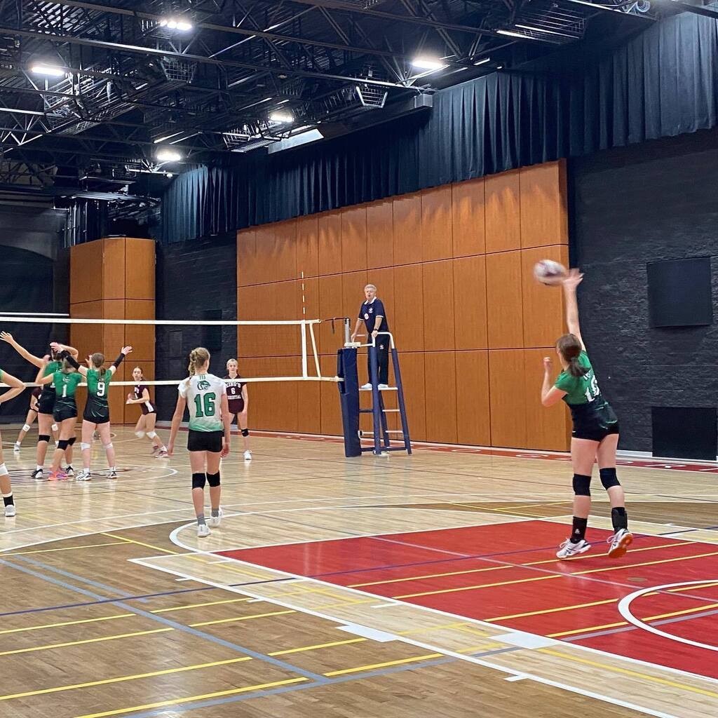 mapsgirl's tweet photo. 10 serves in a row!! She was on fire! They won that set 25-4 and the next 25-13!
#tabtigerlife #volleyball #hssaa #highschool #highschoolvolleyball https://t.co/KImzldXEOY https://t.co/9U7xrELmMx