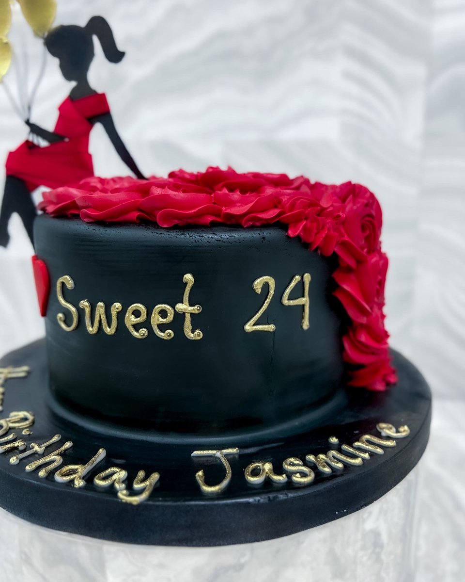 JustTemptations's tweet photo. ❤️Sweet 24🎈

#toronto #mississauga #brampton #vaughan #customcakes #torontofood #yyzeats https://t.co/cqxAnlsLMH