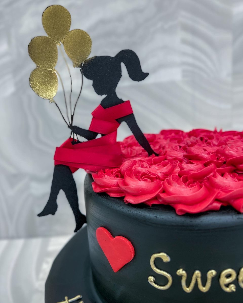 JustTemptations's tweet photo. ❤️Sweet 24🎈

#toronto #mississauga #brampton #vaughan #customcakes #torontofood #yyzeats https://t.co/cqxAnlsLMH