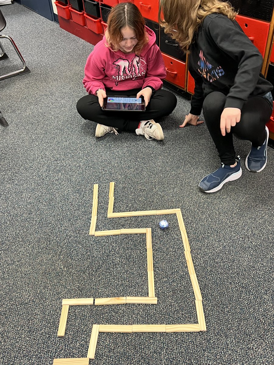 EastJordanSTEM's tweet photo. These students are getting to know our new @Sphero #Mini robots! #ejSTEM #ejrocks https://t.co/qHem3x1xfx