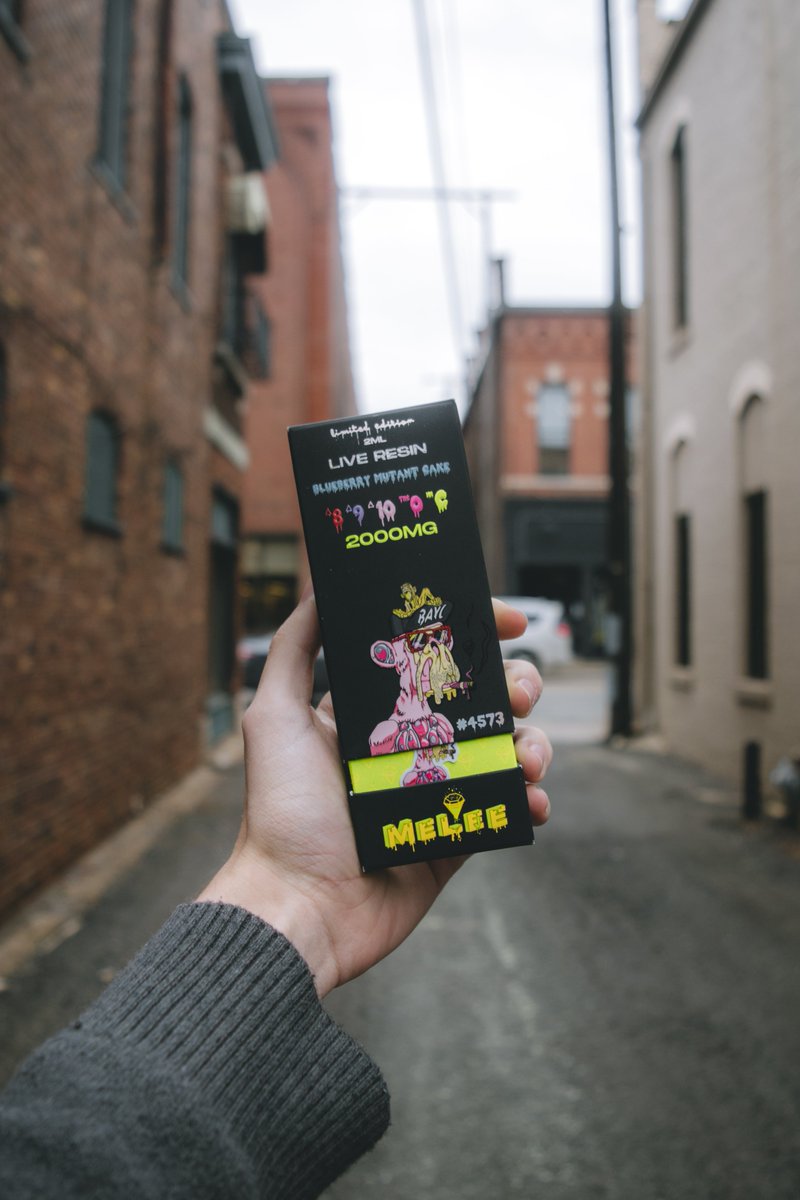 meleedose's tweet photo. To enter the giveaway:

1️⃣ Follow @meleedose and @swap_suri 💨

2️⃣ RT, like, and tag some friends‼️ (more tags = more entries) 💎

3️⃣ For bonus points, tell us your favorite strain! 🌱 https://t.co/4U3OyZC6VR