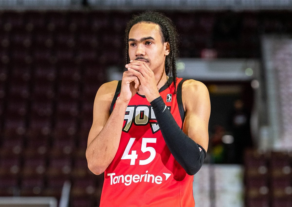 <a href="/DALANOBANTON/">Dubber Don</a> (Toronto) had 29 pts,7 rebs,2 asts,1 stl,1 blk in 30 mins in <a href="/Raptors905/">Raptors 905</a> 122-119 win over Capital City. #CanBall 
(PHOTO: Getty Images)