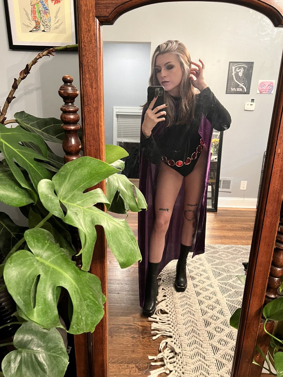 citrusXdrop's tweet photo. tbt to when i was raven for halloween this shit was cute as fuuuuck
who’s getting crushed between these thighs?

findom femdom https://t.co/d04z82twHg
