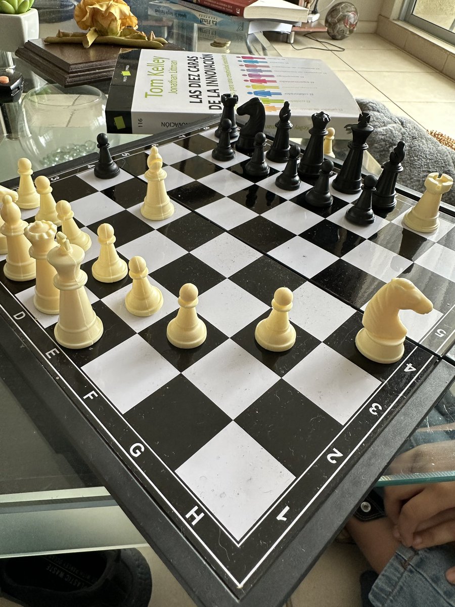 fe_radi's tweet photo. Jugando a la antigua con Zoe. Disfrutando juegos analógicos. La experiencia se@disfruta más allá del resultado final❤️ https://t.co/0ExcgFSbLy