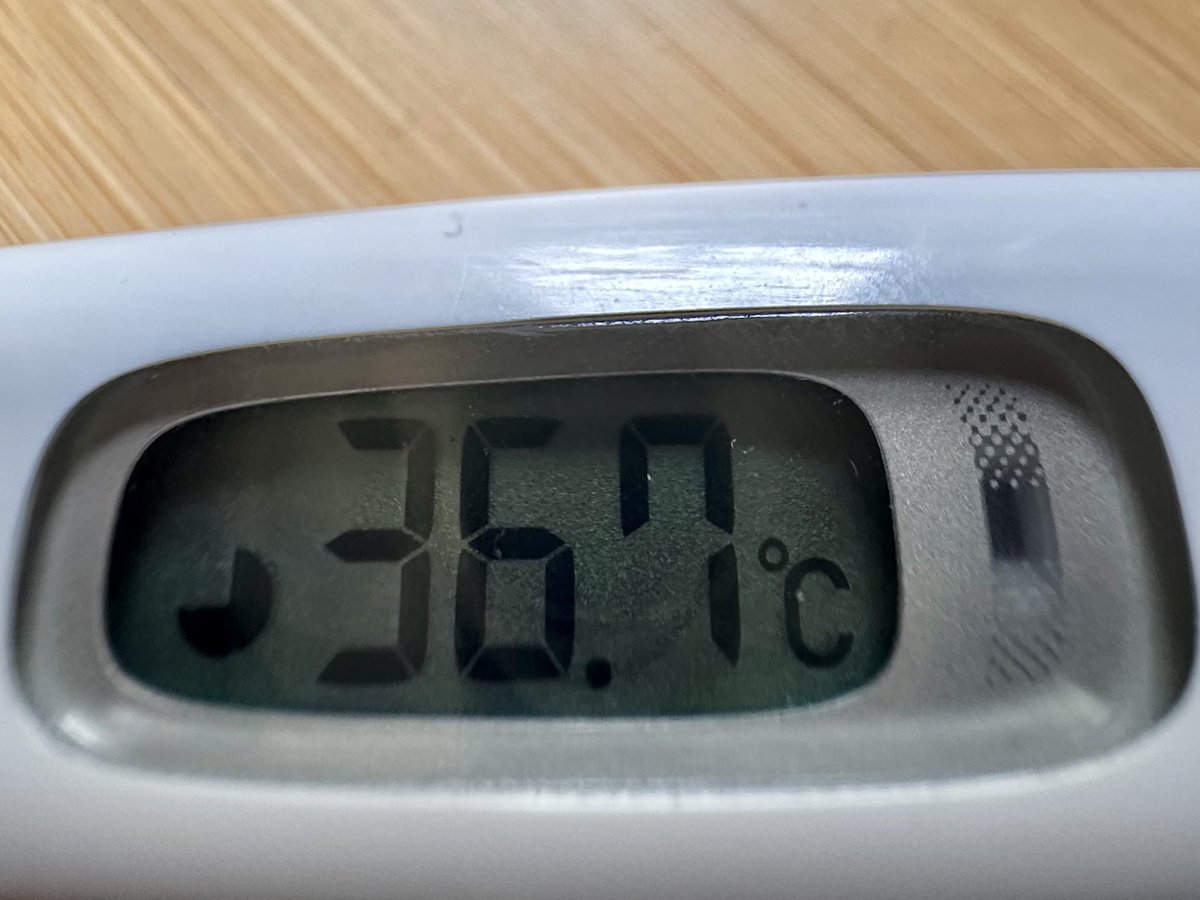 hiro_zeyo's tweet photo. コロナ隔離4日目
体温36.7℃
最後に飲んだ解熱剤が昨日の昼だから発熱の峠は越したようです。
頭ボー、喉、咳は引き続き。
でも喉の痛みが焼けて電気走るような痛みからよくある痛みにまで落ち着いてきました。

友人や同僚からの支援物資にホント感謝しかありません�� https://t.co/F1MSKNu9t6