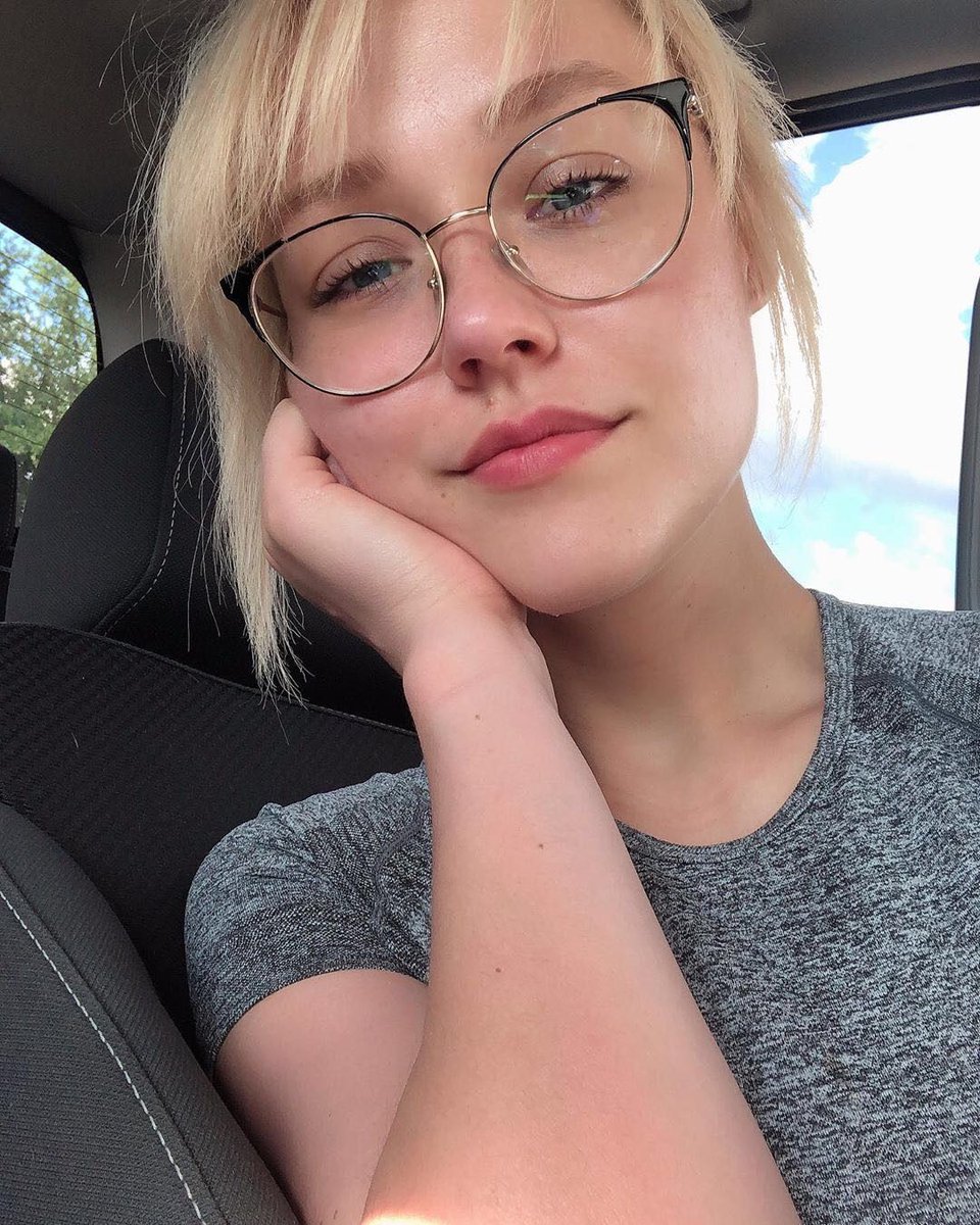 itsmesaby19's tweet photo. 😍🤤 Kinda bored asf! I'm giving free nudes to those who follow rt and likes this.♥️
 #sellingnudes #buyingnude #isellnude #cumtribute #findom #premiumsnapchat #sexting #cumtribute #cumslut #horny #slut #wetpussy #sellingcontent #AdultWork  #paypal #incestcousin https://t.co/9caxgkJJbq