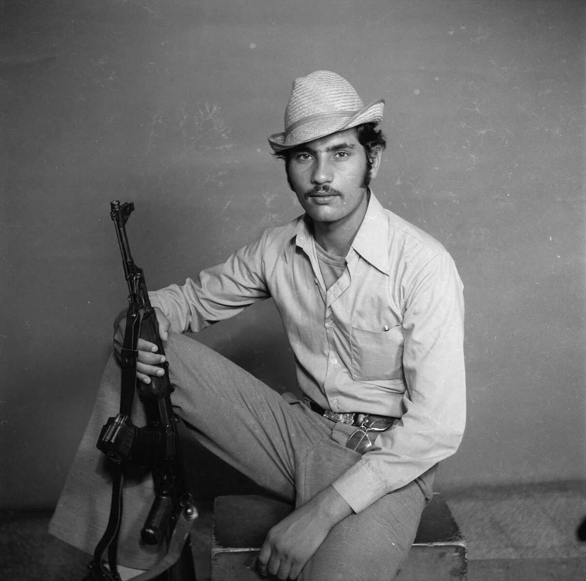 TateArtBot's tweet photo. Akram Zaatari, Palestinian resistant. Studio Shehrazade, Saida, Lebanon, 1968-72. Hashem el Madani, 2007 #museumarchive #akramzaatari https://t.co/uGJAxDXLH0 https://t.co/BJvoxtSFKR