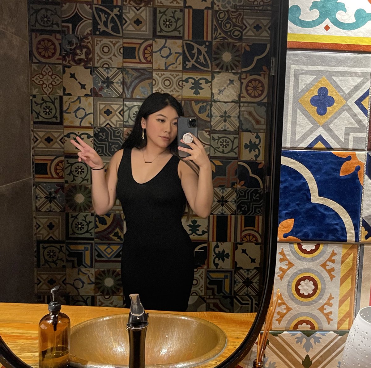 bananamel 🍌 on Twitter "When did mirrors make me look so good?"