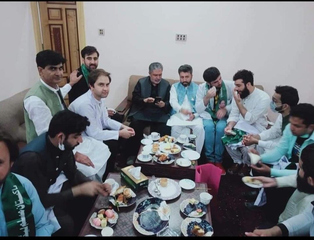 DrLaalShahbaz's tweet photo. Happy birthday to the lion of Nowshehra @ikhtiarwali Lala..
A man wd integrity, awareness, respect،empathy nd gratitude.
A man who lives amongst the masses and has always considered the whole province as his own constituency... https://t.co/IHdI9FOYvP