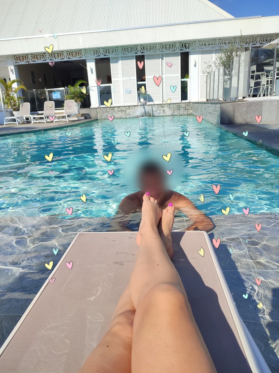 J'adore quand il est à mes pieds ! ❤️❤️❤️💋💋💋