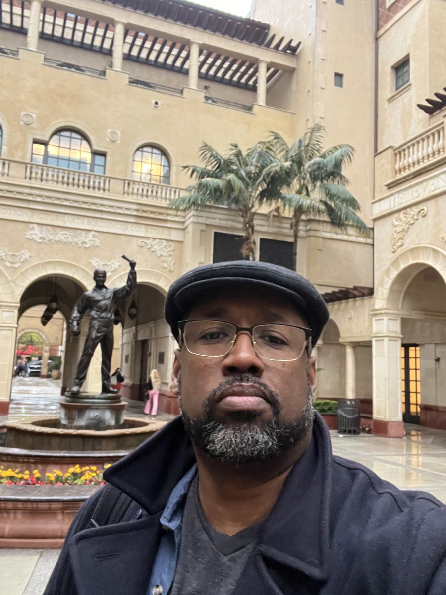 ChrisJMoore06's tweet photo. Back at it… first day back. #USC #Filmschool #Professor-Journey https://t.co/s1nxJgVMCd