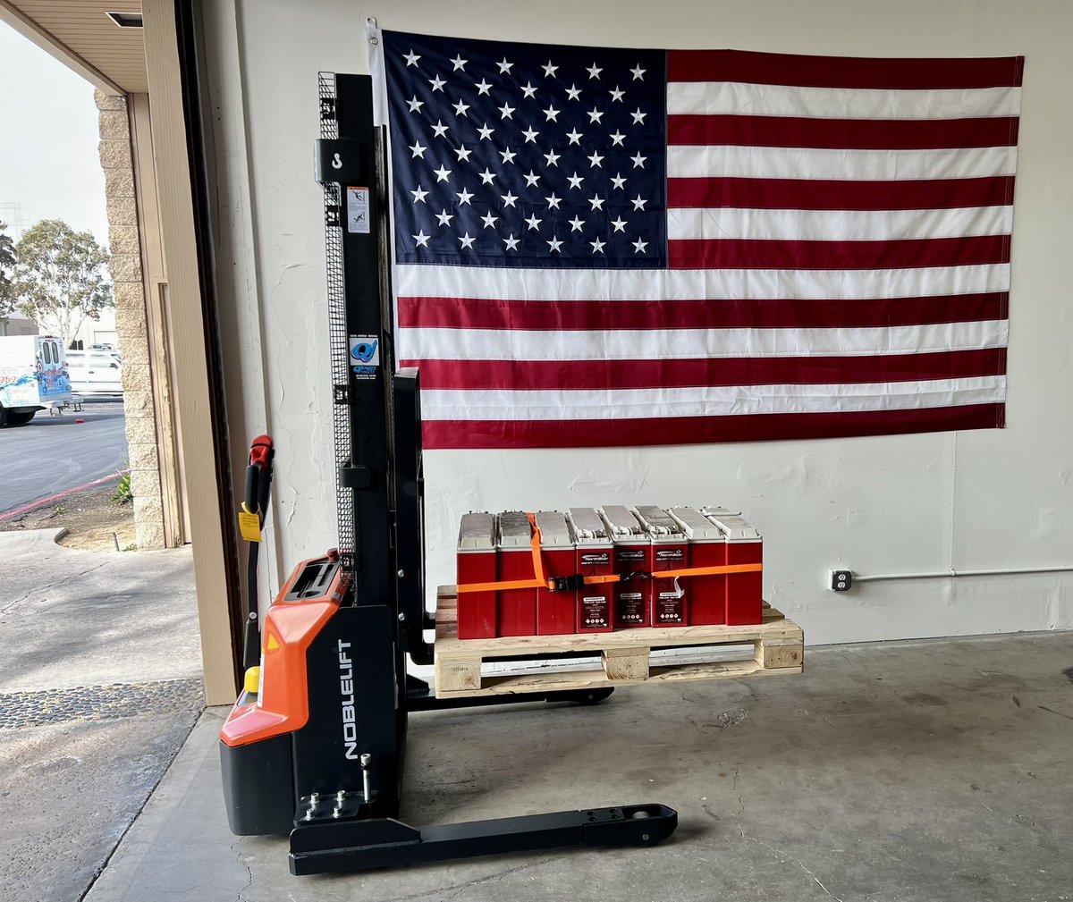DonofNoblelift's tweet photo. WHY CHOOSE BETWEEN PRICE AND QUALITY WHEN YOU CAN HAVE BOTH!
Our PSE26NSL “EDGE” Lithium Straddle Stacker that stands above the rest, but sits beside the best! Don.hwang@nobleliftna.com 909-212-1962 #noblelift #lithiumstackers #lithiumforklifts #forklifts #straddlestackers https://t.co/J23Y5iE92Q