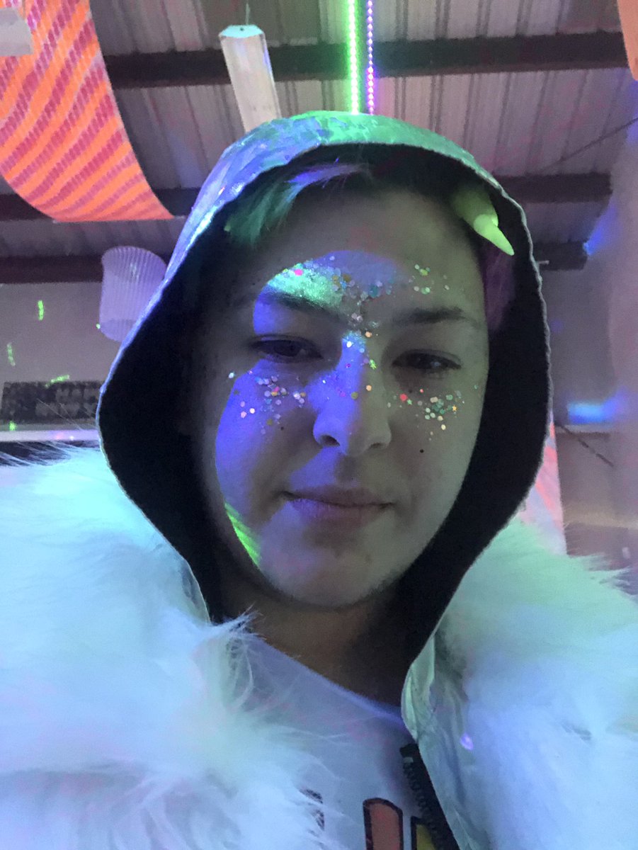JuniperTreeFox's tweet photo. Had a great New Years party https://t.co/mSVuAcHIfE
