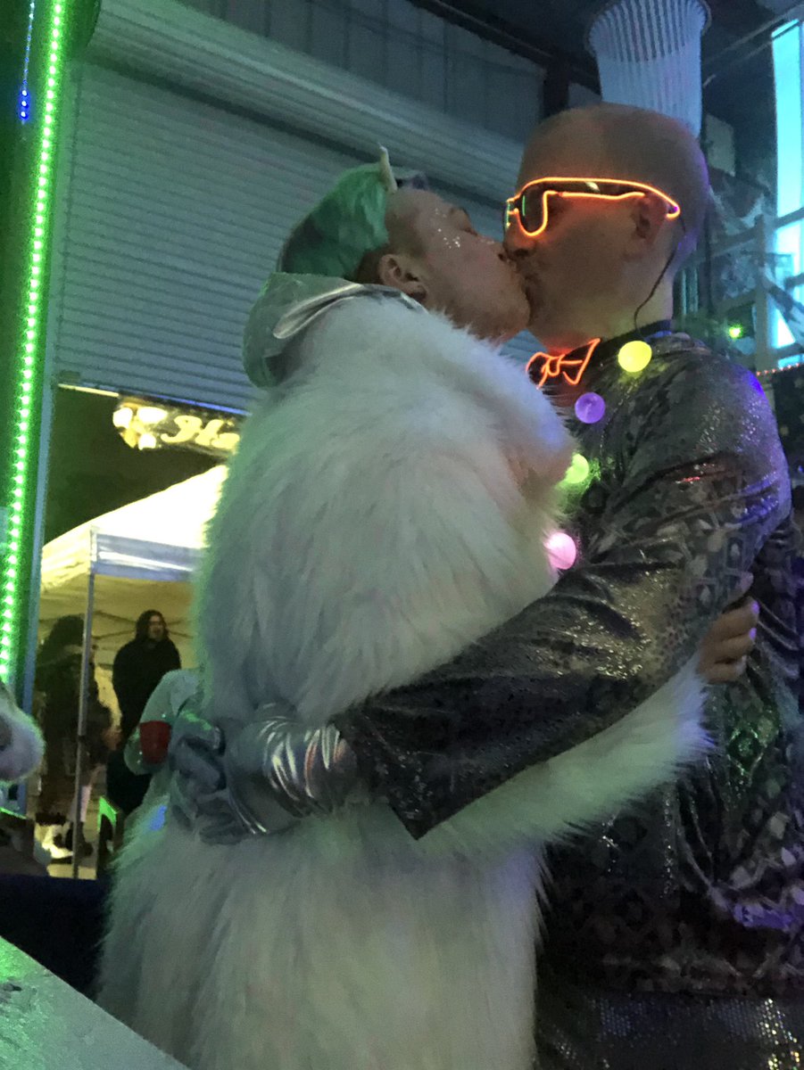 JuniperTreeFox's tweet photo. Had a great New Years party https://t.co/mSVuAcHIfE