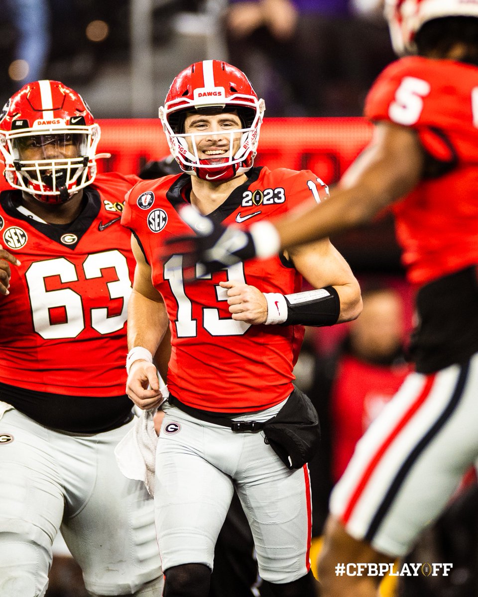 CFBPlayoff's tweet photo. y'all pray for @StetsonIv... ain't nothing wrong HE JUST GOT THAT DAWG IN HIM.

#CFBPlayoff | #NationalChampionship | #GoDawgs

@GeorgiaFootball https://t.co/zhQ6CDQrBq