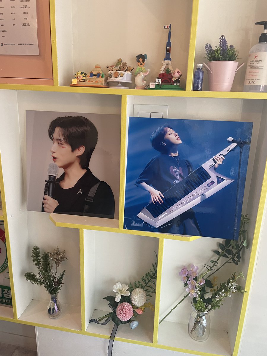 💛카페 고은별
동명시에 올리는 고은별 갔다온 후기🌟
카페 내부가 따숩고 포근해서 너무너무 편히 즐기다 왔습니당🫶 딸기라떼와 쿠키조합은 정말👍👍 하트빨대가 너무너무 귀여웟습니다💗 그리고 더더 귀엽고 멋있는 우리 동동이들❣️많이많이 생일축하해！💛

#동명아_롯데월드_가자
