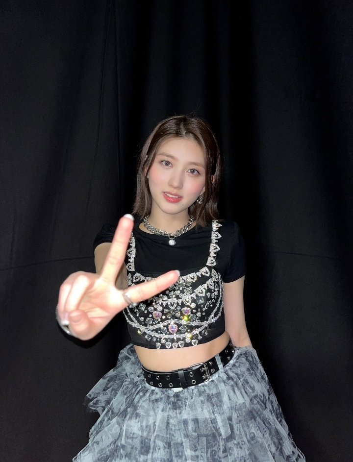 Hey, you! ¿Asististe al comeback de <a href="/naked__web/">NIℕI ♡</a>? Porque hoy todas las bonitas we're #ℛeåd𝚢·to·pa𝐫ą𝑑isê at this #𝕟abi狭間𝚑o𝚞r to know the #𝓉øxi𝑐𖤣𝕤ide and celebrate with them their big day! ☆

 𓂋 𝖕rētty 𝖘ava͟g͟e͟ ⋆｡˚ #𝕓rook𝑖e