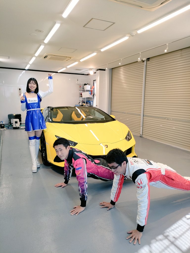 STARCOATING2's tweet photo. お姫様と従事者🤣 https://t.co/3GNn47cMfI