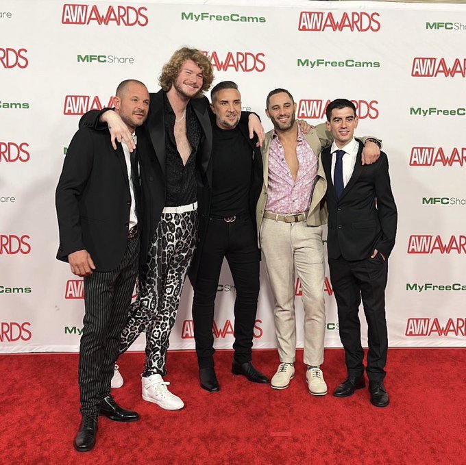 Best caption wins a prize&hellip;   @Scottnails4 @yunggravy @keiranlee @jordiporn https://t.co/dHAUPECd4z<a class="tags" href="/tag/scottnails4">@scottnails4</a><a class="tags" target="_blank" title="On Twitter" href="/?out=eyJ0eXAiOiJKV1QiLCJhbGciOiJIUzUxMiJ9.eyJpYXQiOjE3MjA1MzYzNzEsImlzcyI6InR3cG9ybnN0YXJzLmNvbSIsIm5iZiI6MTcyMDUzNjM3MSwiZXhwIjoxNzUyMDcyMzcxLCJyZWRpcmVjdF91cmwiOiJodHRwczovL3R3aXR0ZXIuY29tL3l1bmdncmF2eSJ9.FDvPZwgtDPn0yGhnUe4lNTZCUS1_wpIbX-K-X3bV8GOYu3QJHsX5OrD8e6BuD9fmizckayxLEiAa10vnltJinA">@yunggravy</a><a href="/tag/fathersday"class="tags"><span>#fathersday</span></a>