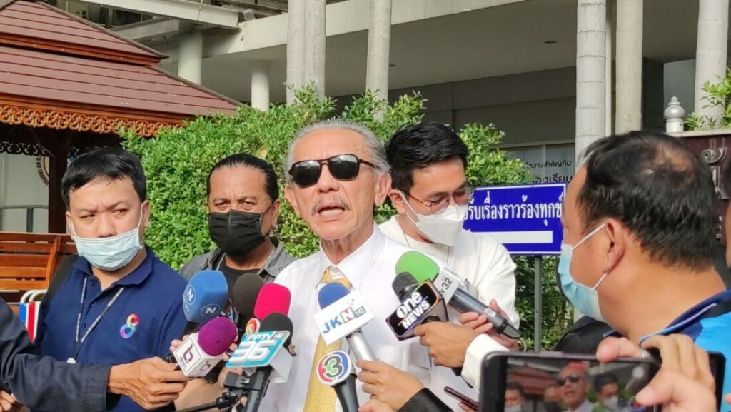 ASEANNOWTH's tweet photo. Chuwit latest: Smiling after sticking prod up RTP - but concedes they're doing fine in Jin Ling case now ➡️ https://t.co/aIpXSLJ4kS

#Thailand #WhatHappensInThailand #news #ThailandNews #Chuwit #RTP #JingLing #police https://t.co/vKnvIWdu4u