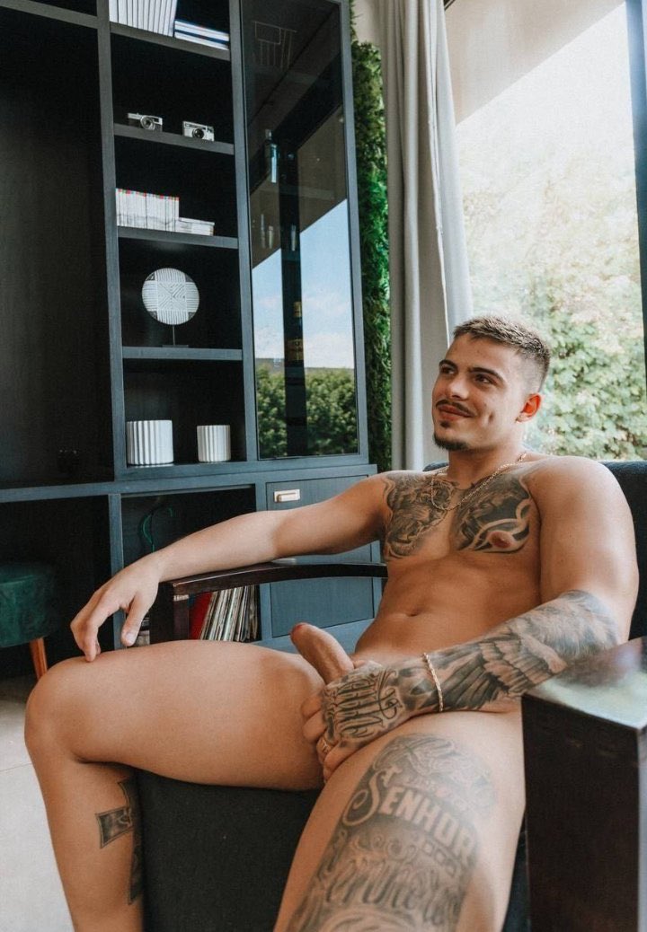 Vs_doscrias's tweet photo. 🥵😏 https://t.co/38iClNhanm