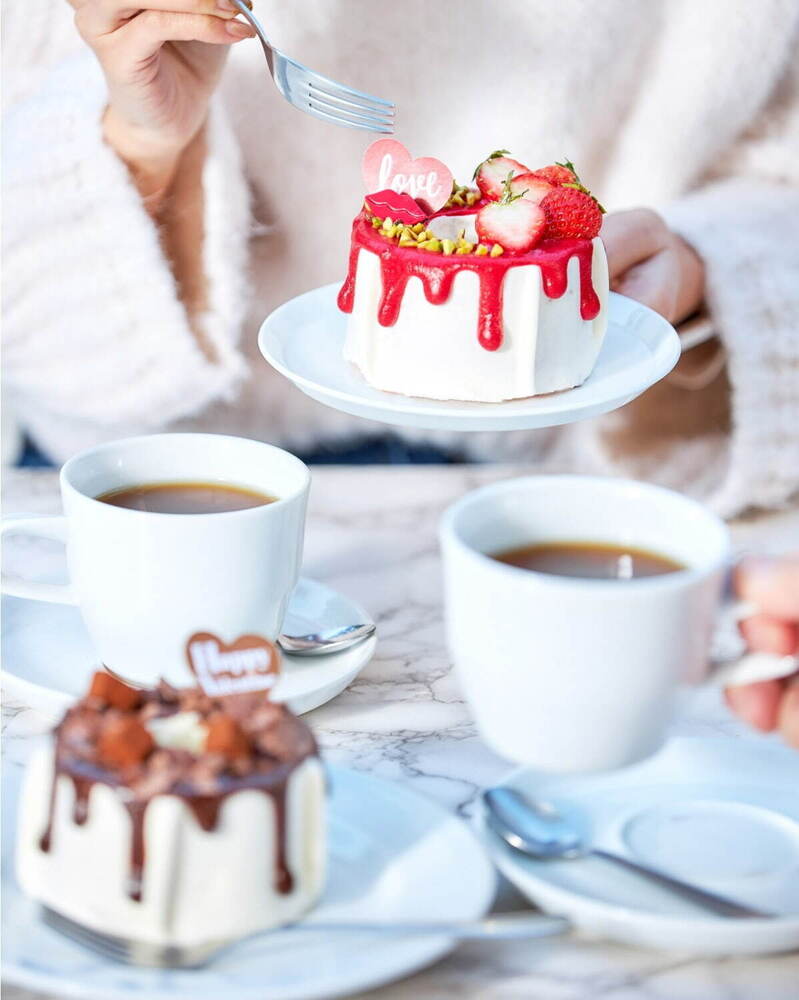 fashionpressnet's tweet photo. 「マーサー ビス」バレンタイン限定シフォンケーキ、キャラメルチョコ＆ストロベリーの2種セット - https://t.co/w0F4RaYUXB https://t.co/70sFlbbG8X